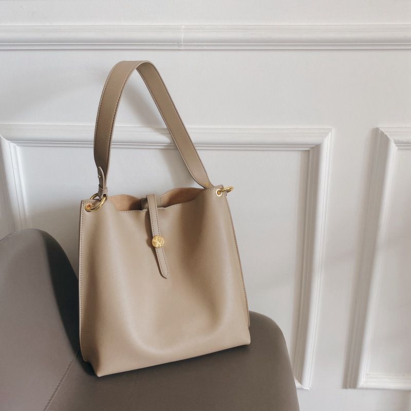 時尚手提/肩揹真皮水桶包-卡其色 (27x29x9.5cm)