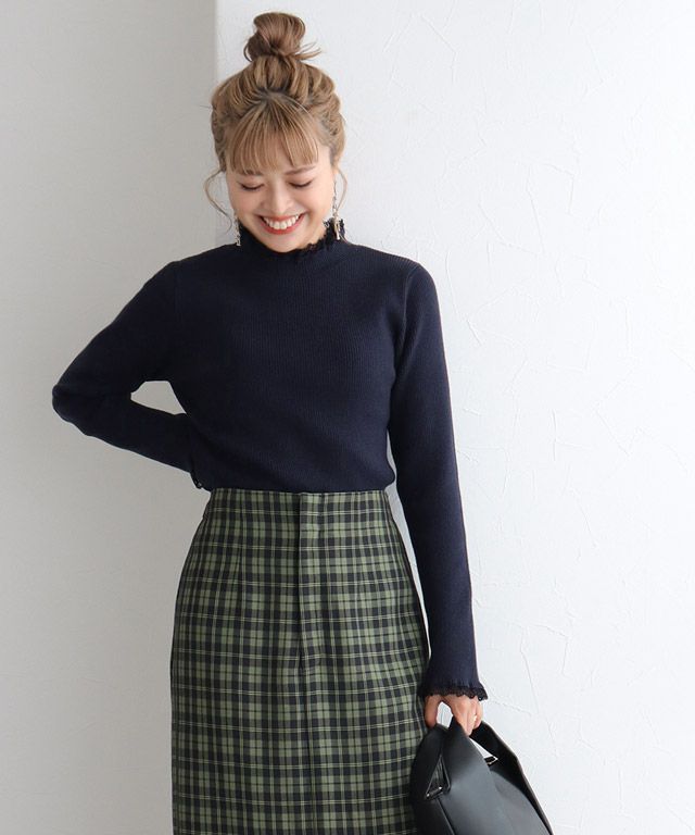 日本 BELLUNA - 蕾絲木耳領拼接針織上衣-條紋x白