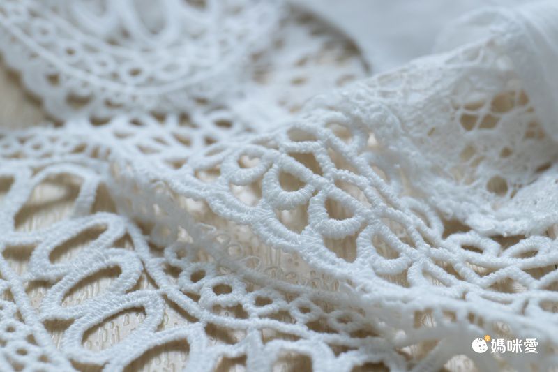 日本 BLUE EAST - 雕花鏤空蕾絲無袖上衣-杏