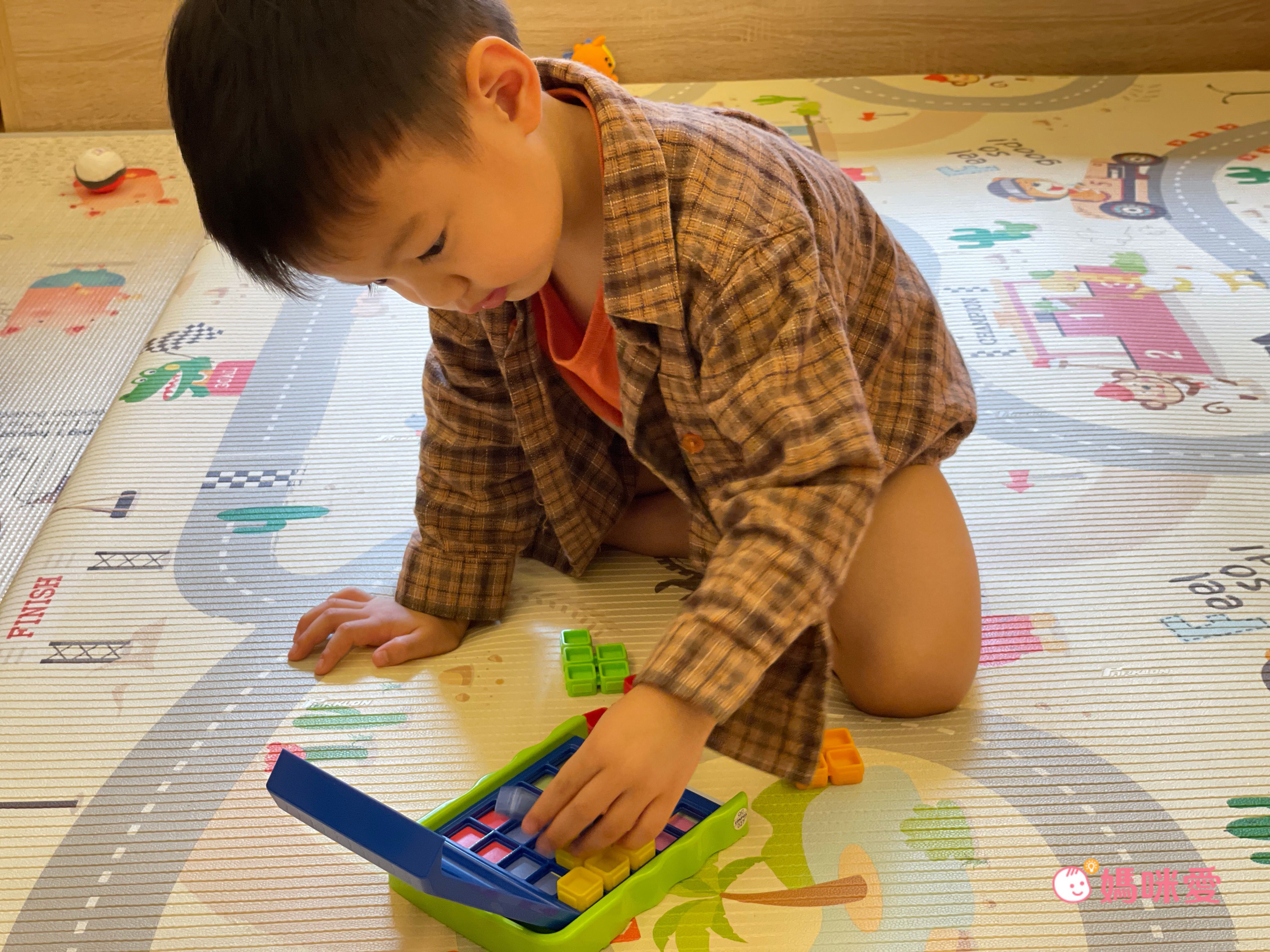 雙人對戰！挑戰金頭腦【LONPOS龍博士】隨身攜帶桌遊