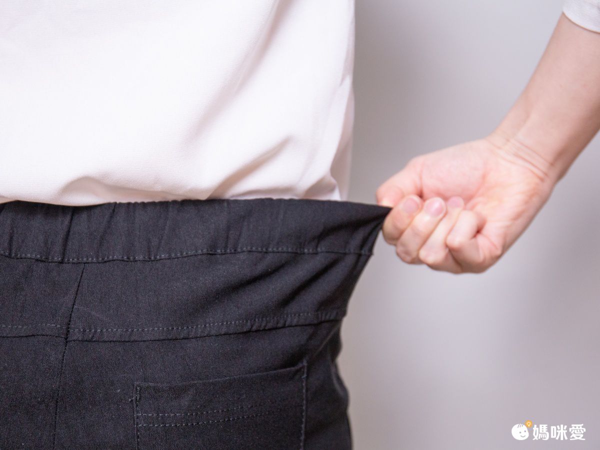 日本女裝代購 - 舒適修身彈性 打褶小尻美腿褲-咖啡