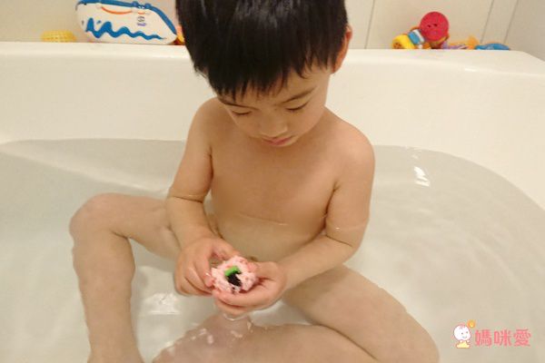 日本超人氣 TOMICA 車車入浴球，增添孩子洗澡樂趣