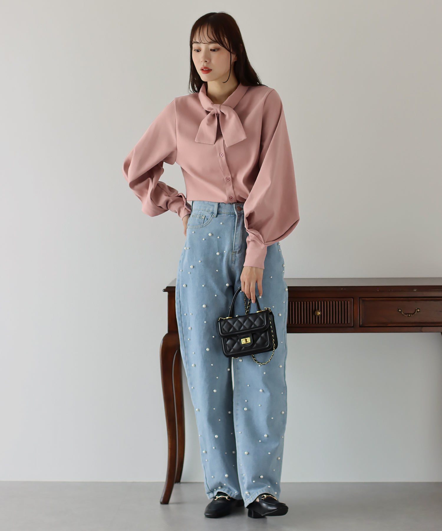 日本 BLUE EAST - 柔美扭結氣球長袖襯衫-黑