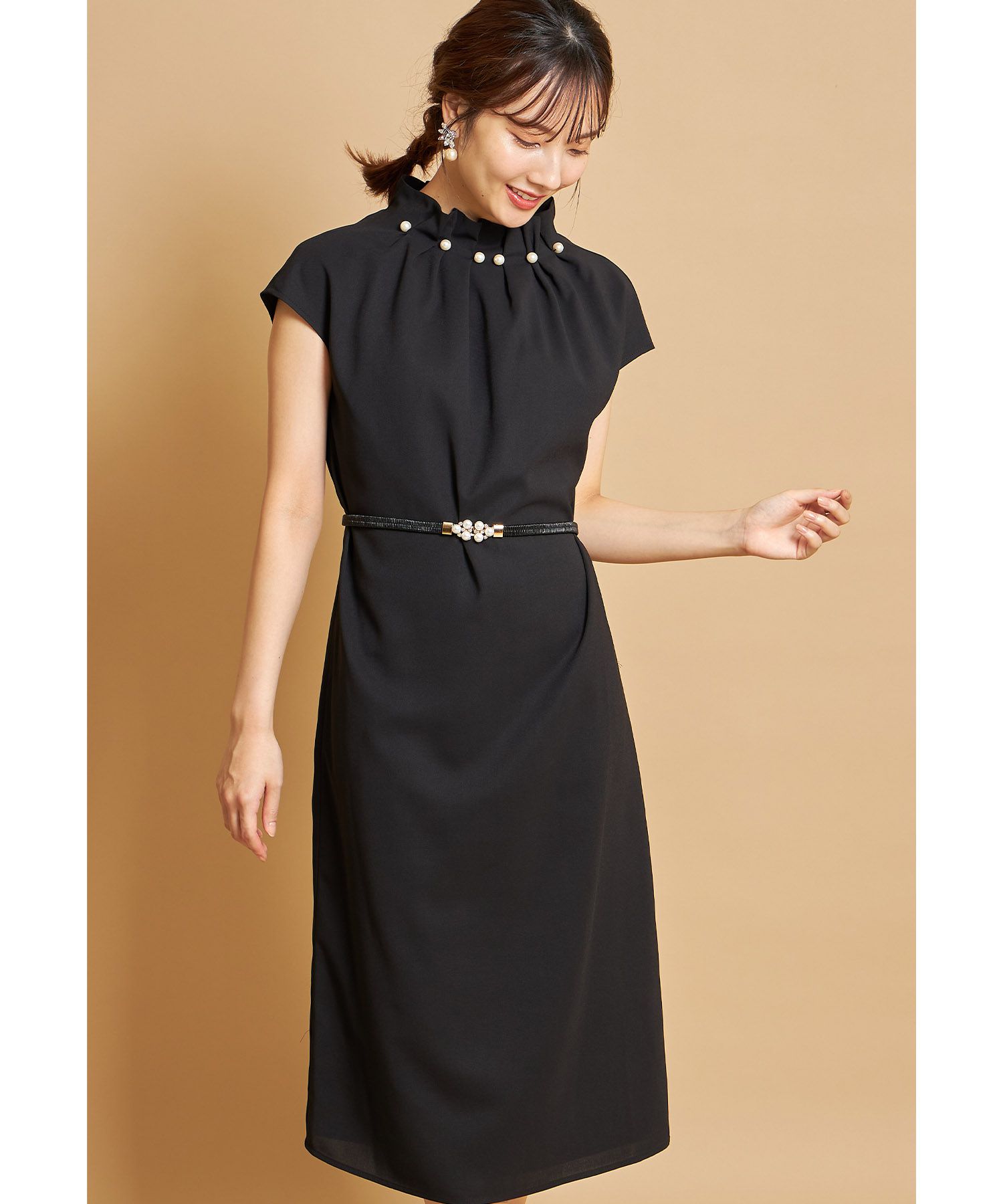 日本 tocco-closet - 高雅珍珠皺摺簡約洋裝-知性黑