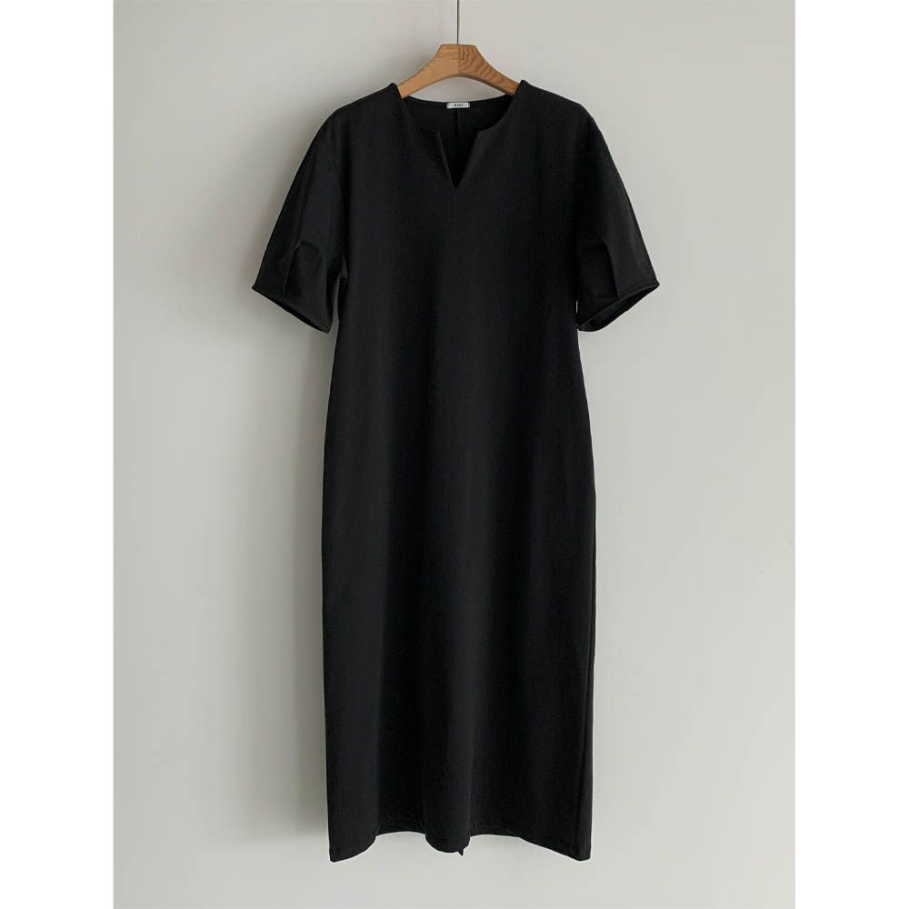 休閒小V領五分袖連身洋裝-黑 (FREE)