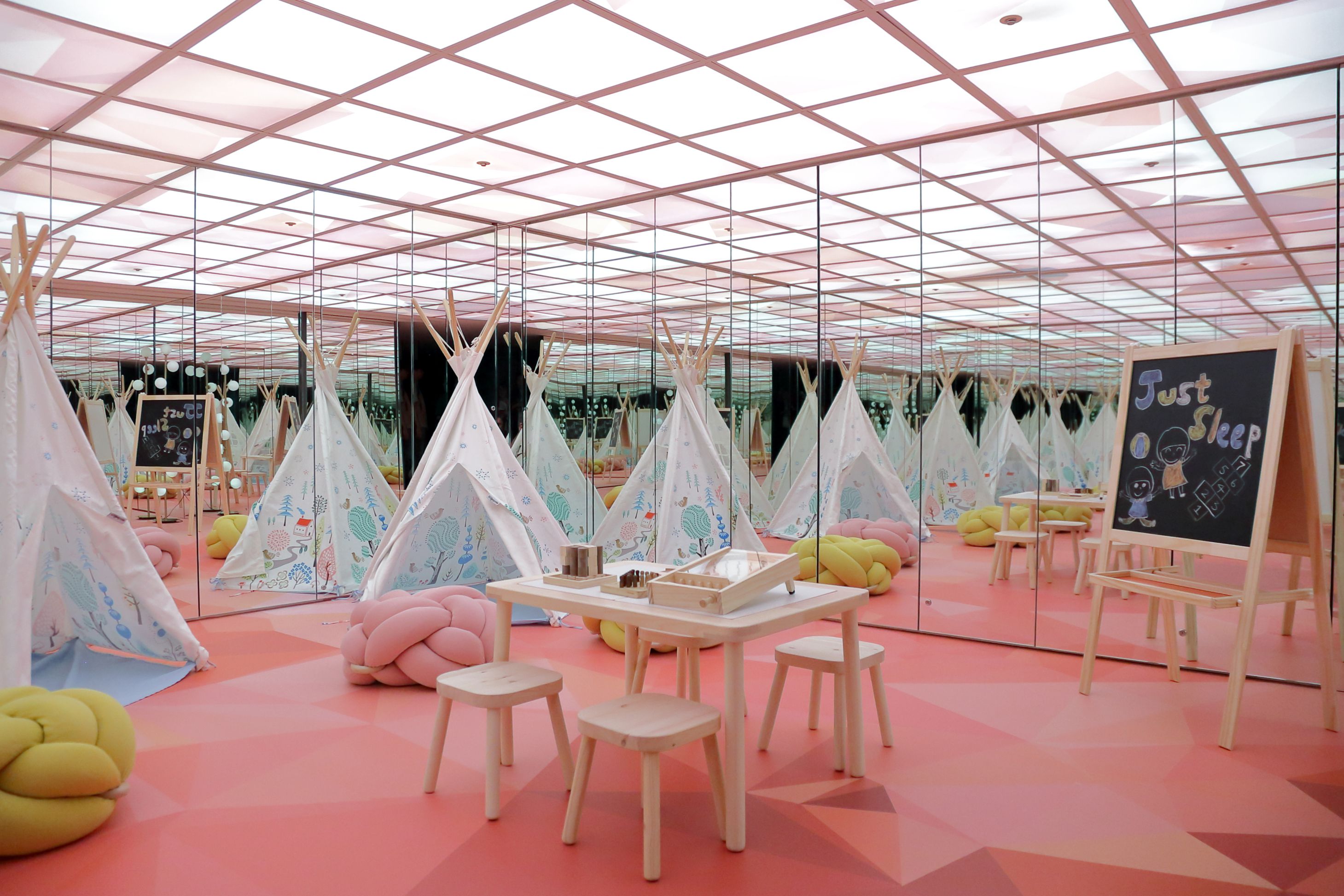 假日不加價｜吃牛排住飯店｜捷絲旅台北西門館