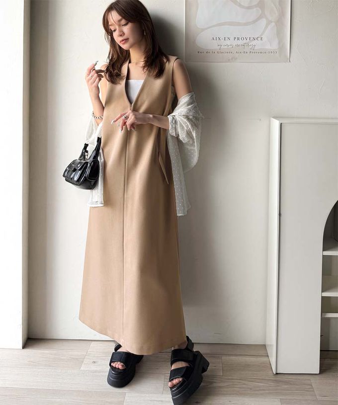 日本 Classical Elf - 簡約深V領氣質線條背心裙-卡其