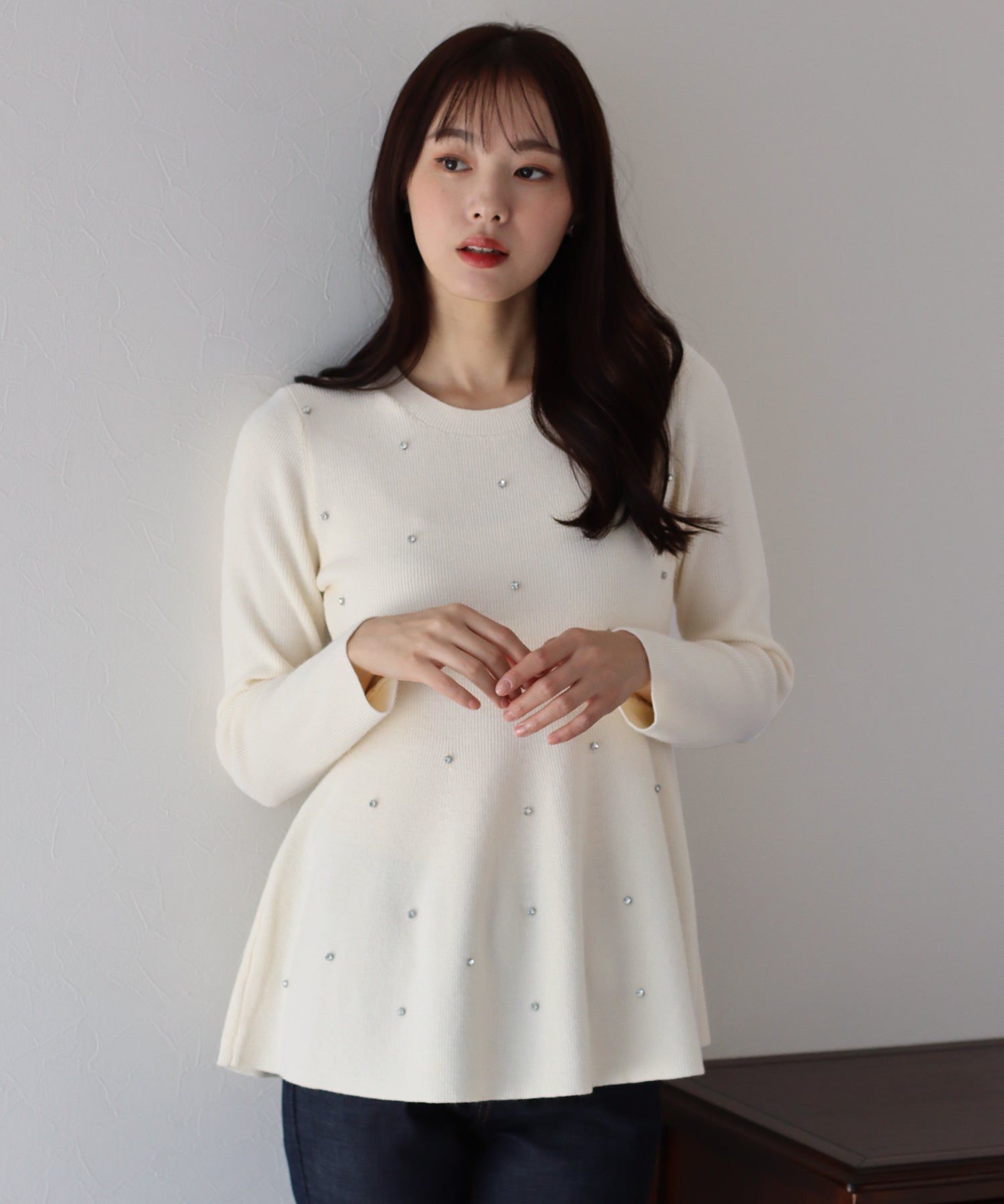 日本 BLUE EAST - 奢華墜飾傘狀修身針織上衣-黑