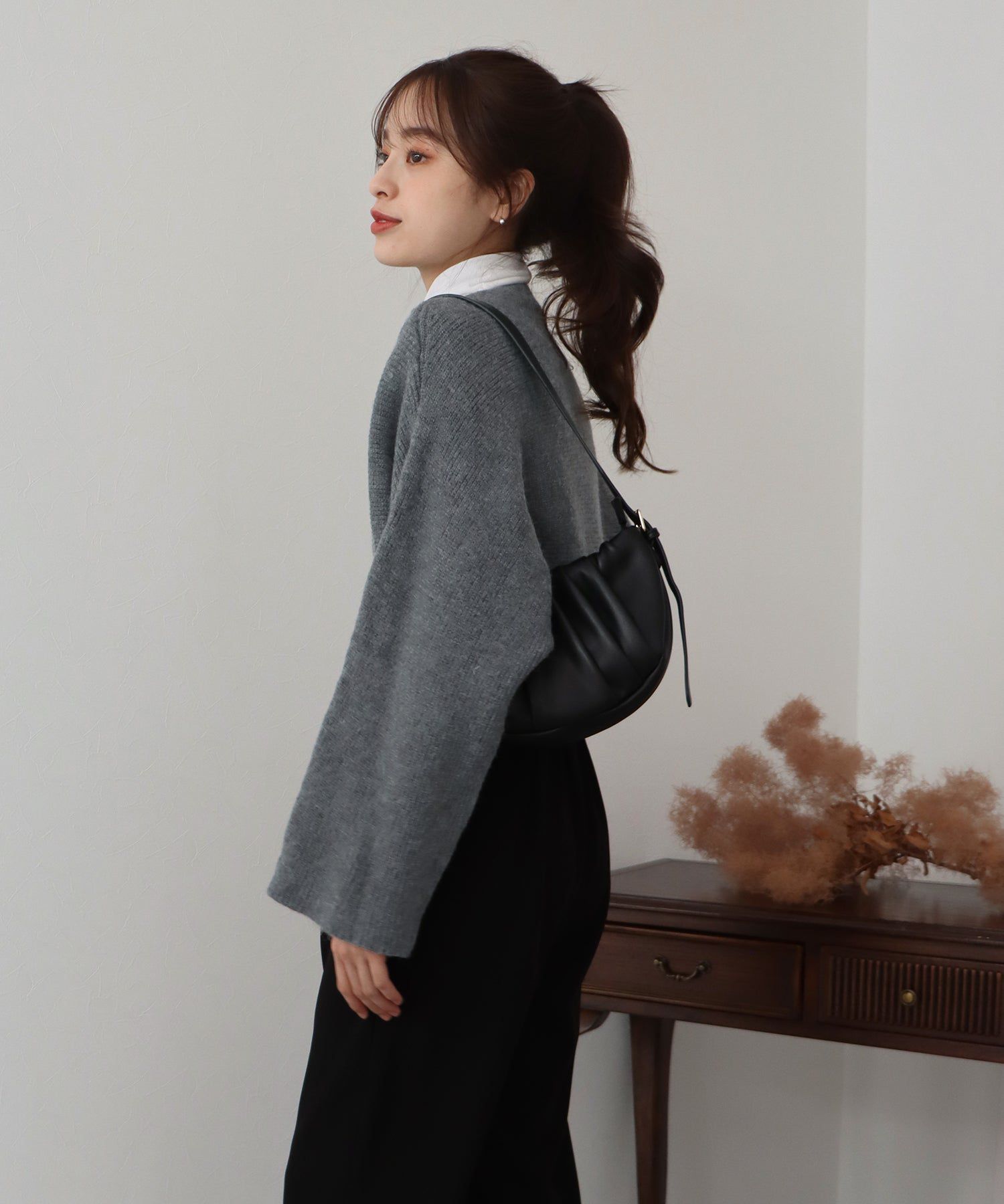 日本 BLUE EAST - 交叉短版針織長袖罩衫-淺灰