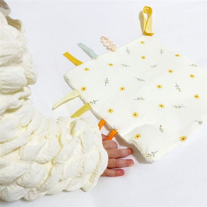 akachan honpo - 安撫手帕-小花-象牙白色 (約20×20cm)