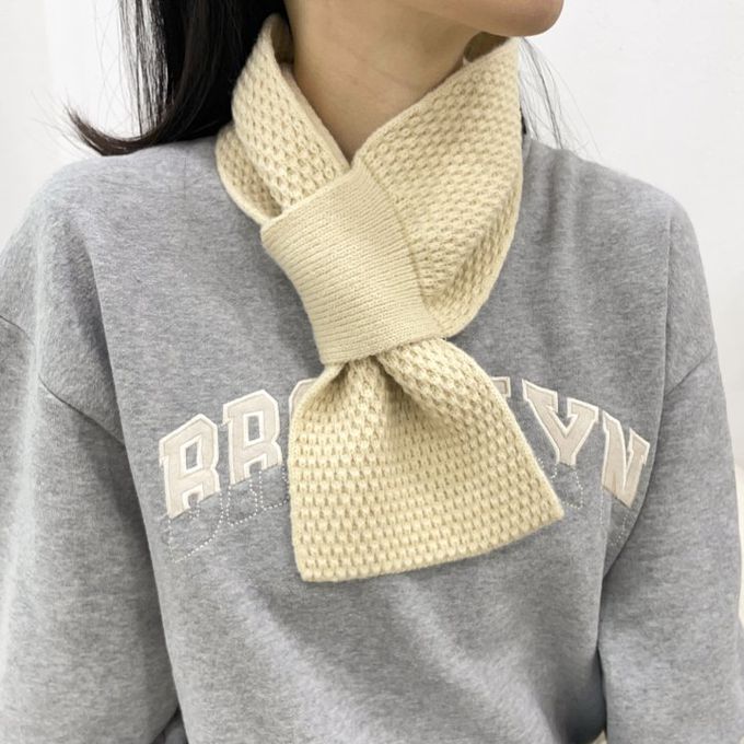 韓國 MAY - 素雅鬆餅紋穿洞式圍巾-黑