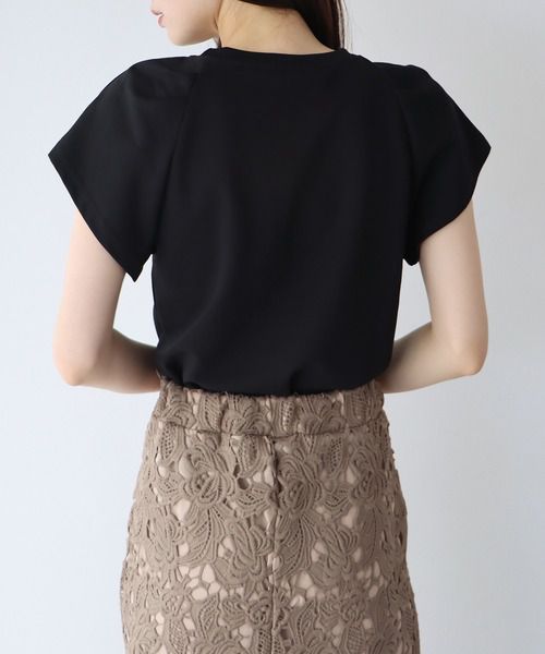 日本 BLUE EAST - 氣質珍珠圓領短袖上衣-深灰