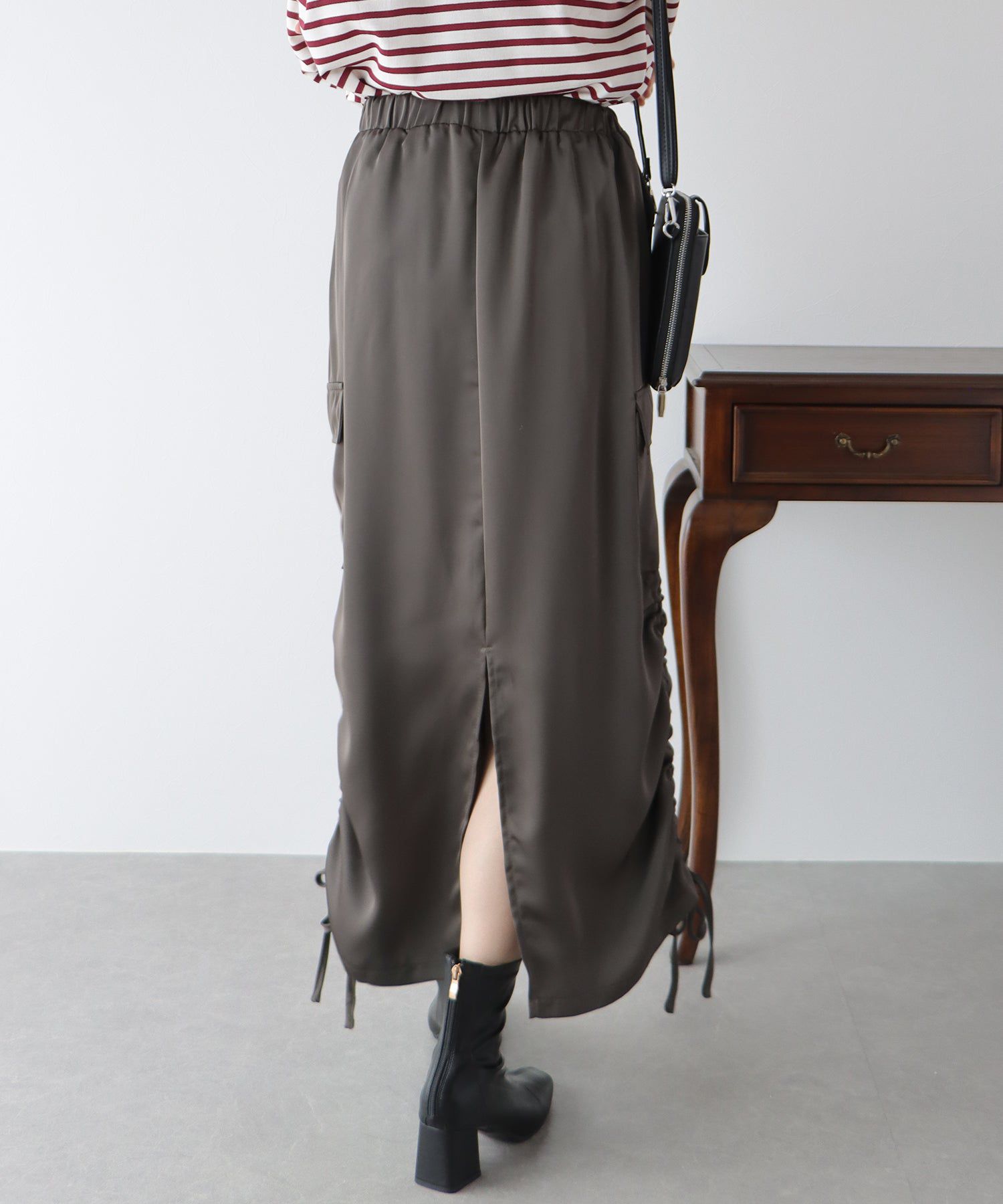 日本 BLUE EAST - 帥氣側抽繩工裝裙-深灰