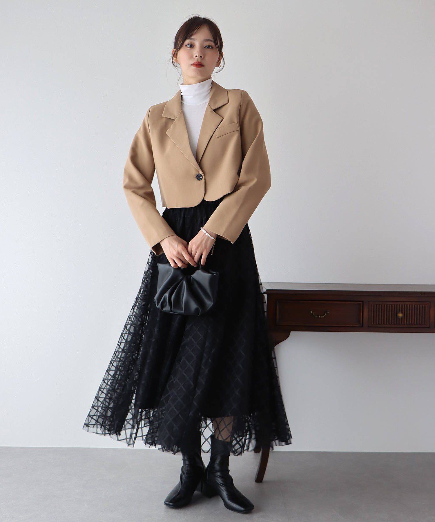 日本 BLUE EAST - 優雅格紋修身紗裙-簡約黑