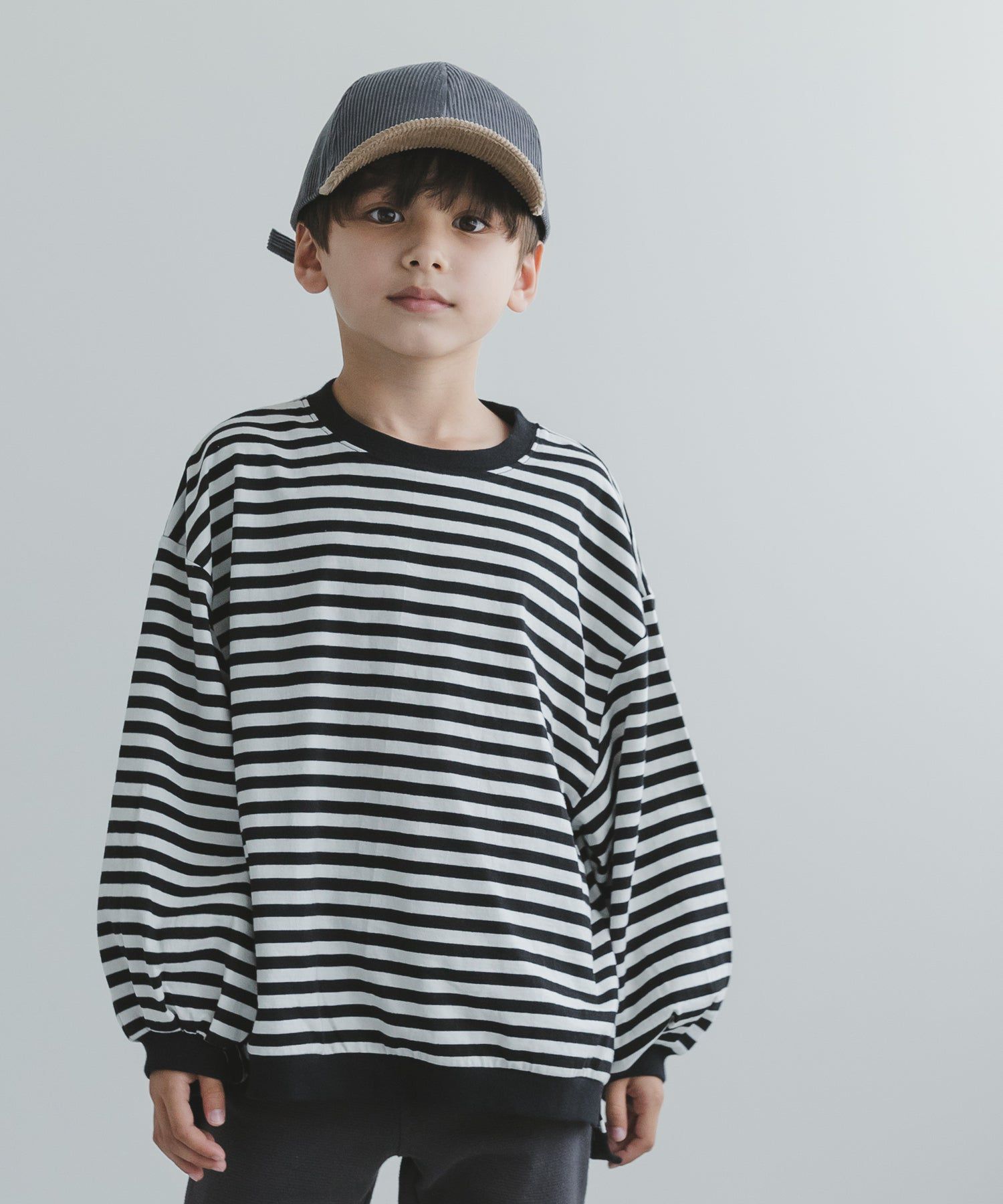 日本 PAIRMANON - 純棉落肩圓領條紋薄長袖上衣-孩子-黑x白
