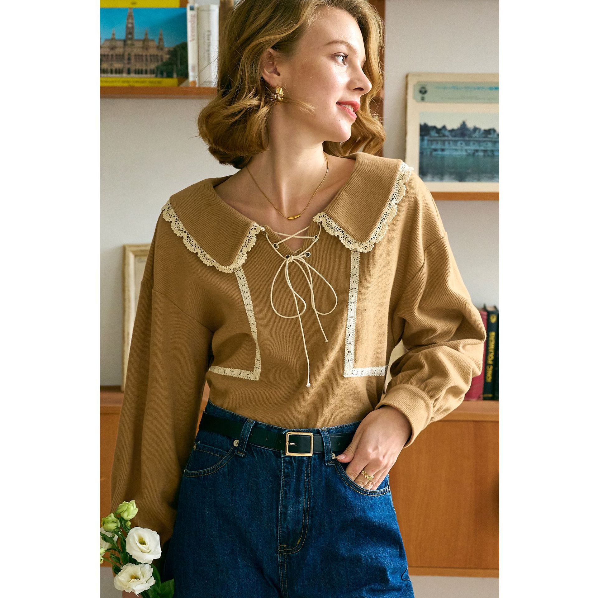 蕾絲拼接綁帶長袖上衣-卡其色