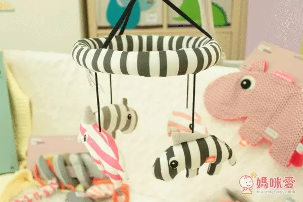  DONE BY DEER 床邊玩具系列