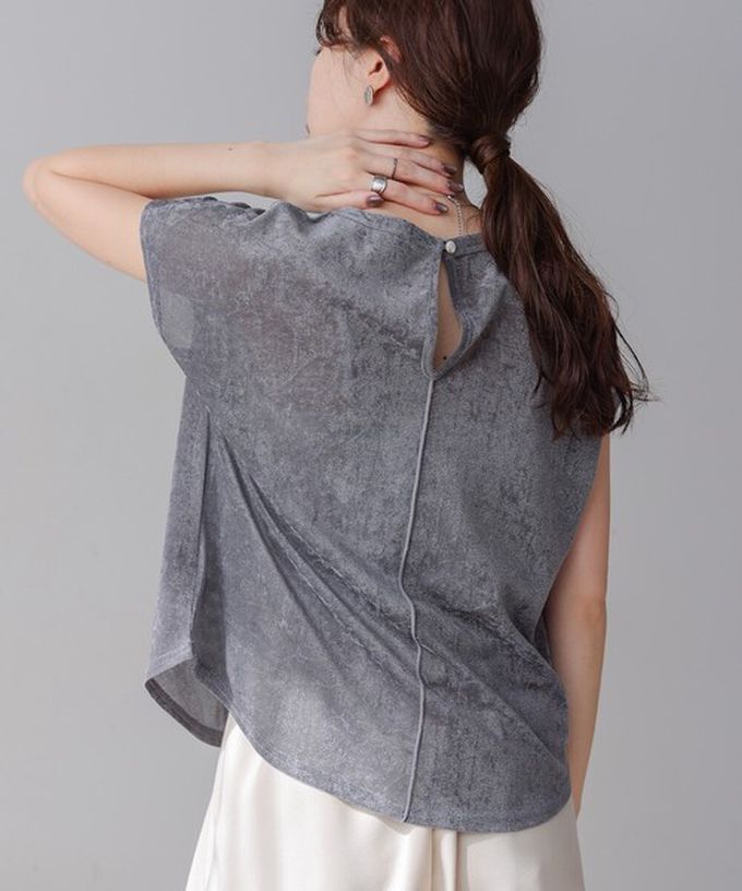 日本 Bab - 微透輕盈天鵝絨法式袖上衣-炭灰 (M)