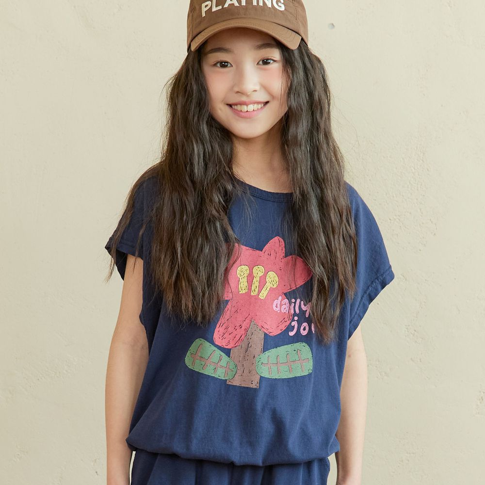 NAVi 大塗鴉花朵純棉落肩袖上衣-海軍藍