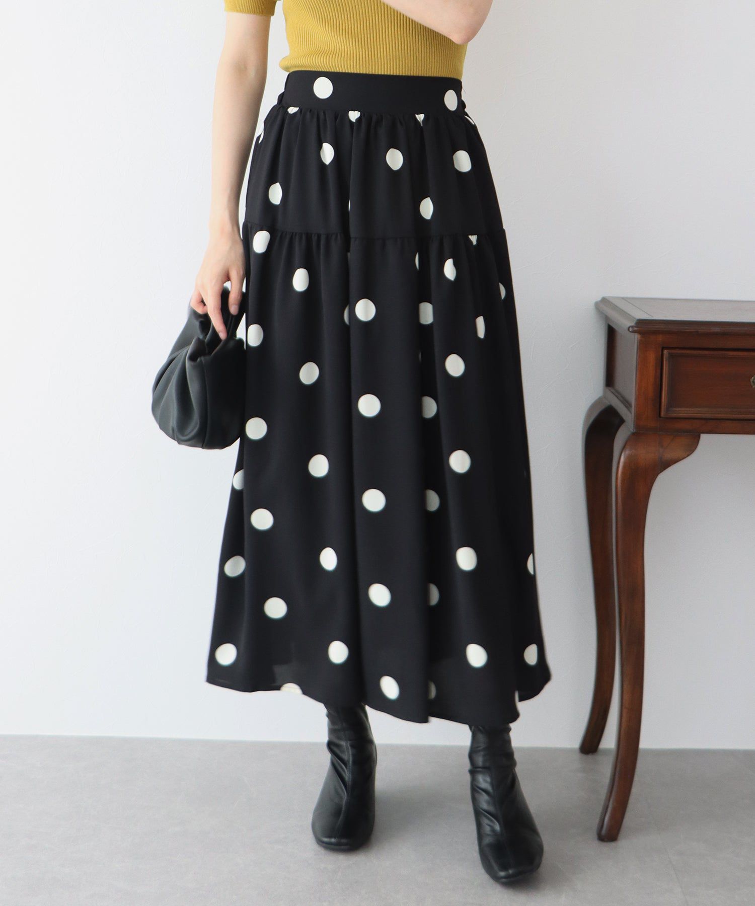 日本 BLUE EAST - 時尚波普點點修身長裙-黑