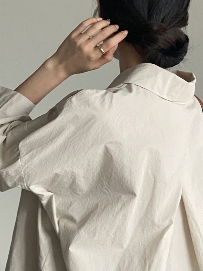 韓國女裝連線 - 知性背後抓褶翻領長袖襯衫-米杏 (FREE)