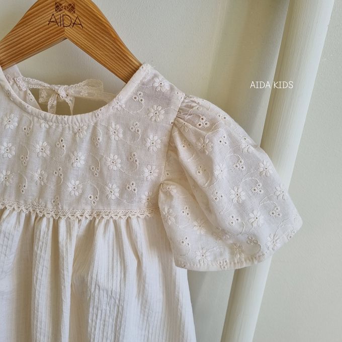 韓國 AIDA - 質感蕾絲花繡短袖連身洋裝-象牙白