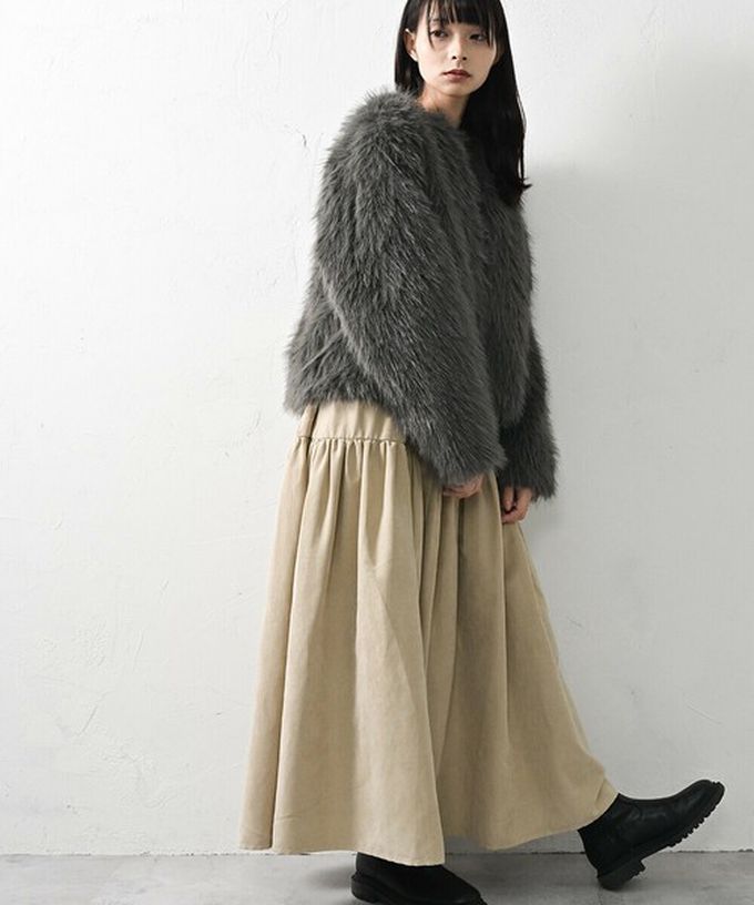 日本 ELENCARE DUE - V領拉鏈桃皮絨優美長袖洋裝-米杏