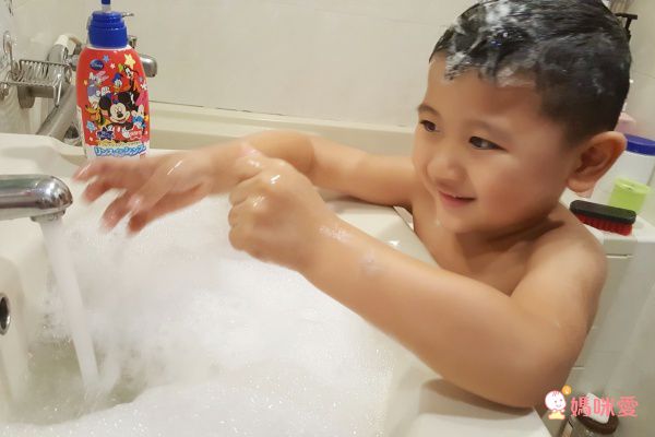 日本超人氣 TOMICA 車車入浴球，增添孩子洗澡樂趣