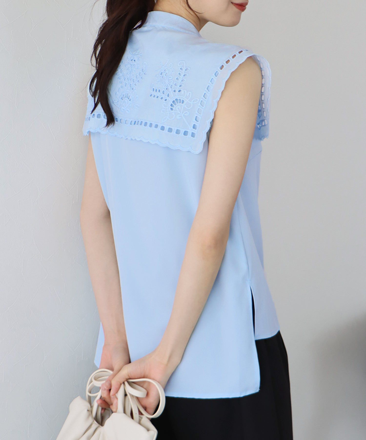 日本 BLUE EAST - 甜美蕾絲方領無袖上衣-水藍