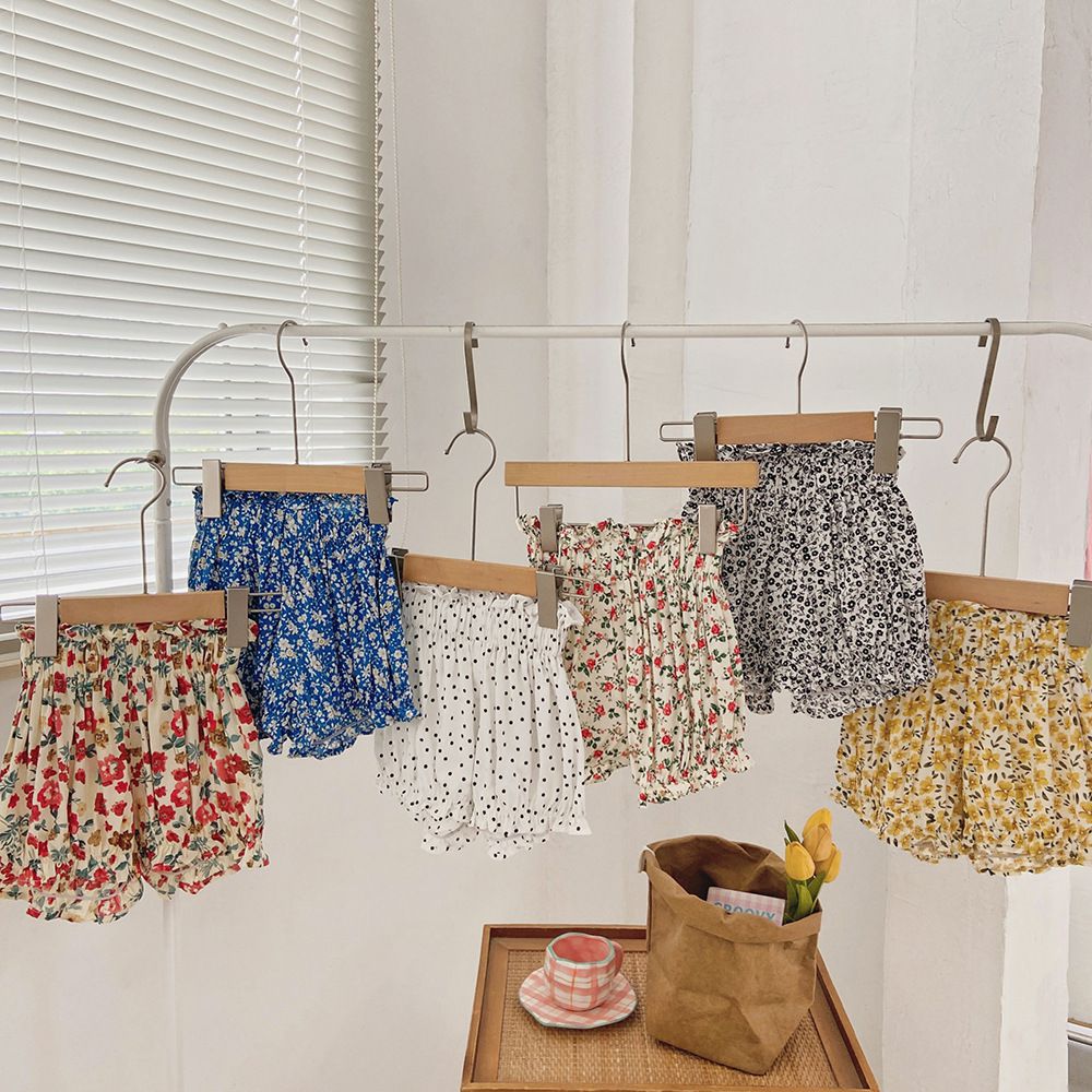 腰鬆緊休閒碎花燈籠短褲-小碎花-黑+白