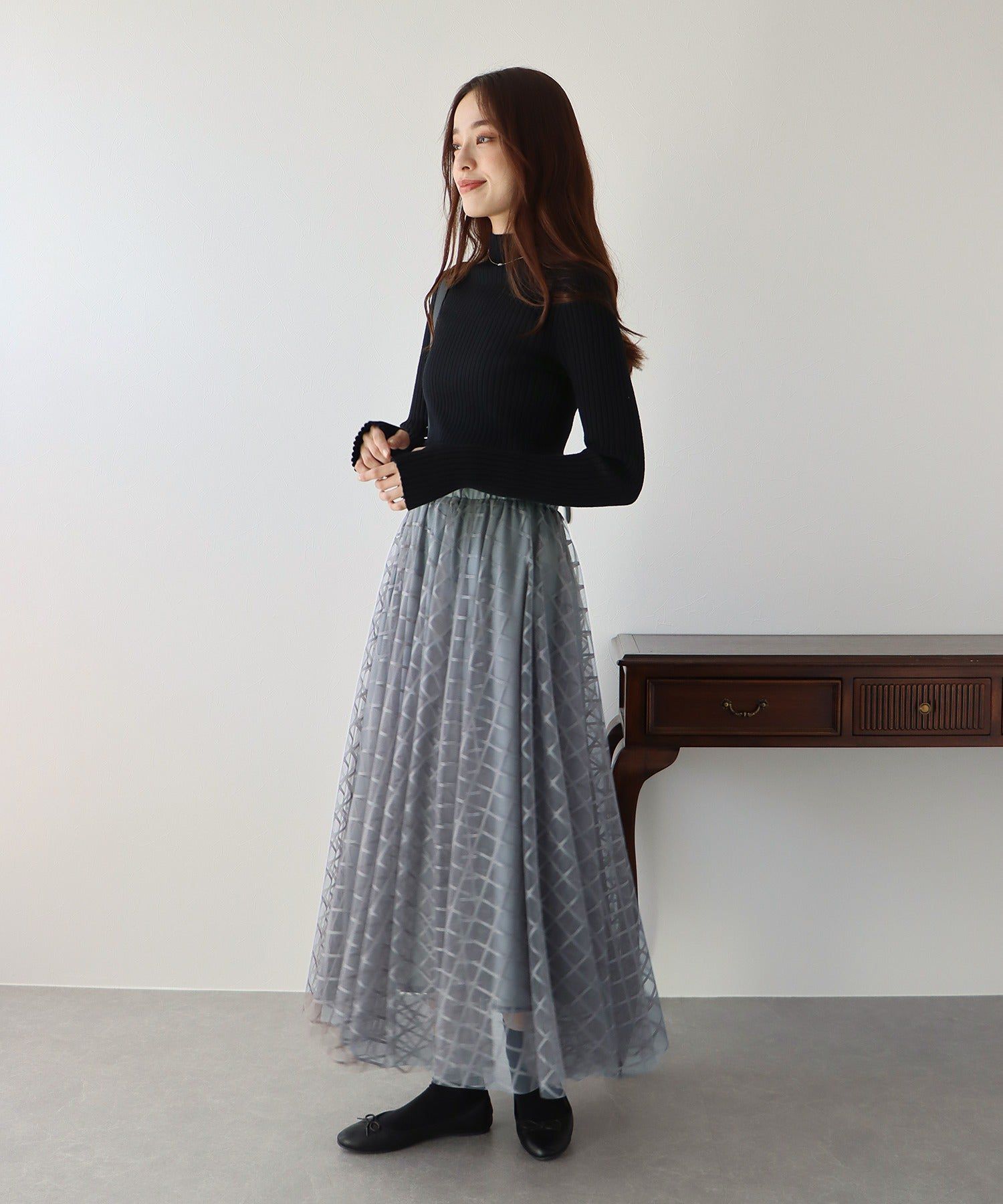 日本 BLUE EAST - 優雅格紋修身紗裙-簡約黑