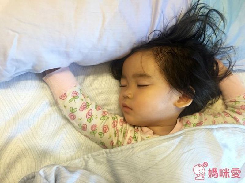 我們每天有八小時會躺在床上，睡眠品質也是影響白天精神、健康和學習力的重要因素，寶貝睡得好才能健康成長，對於寢具的選擇媽咪從來不馬虎！【PureOne 天絲寢具組】睡過就回不去，觸感比棉質更細緻，也更吸濕排汗唷～