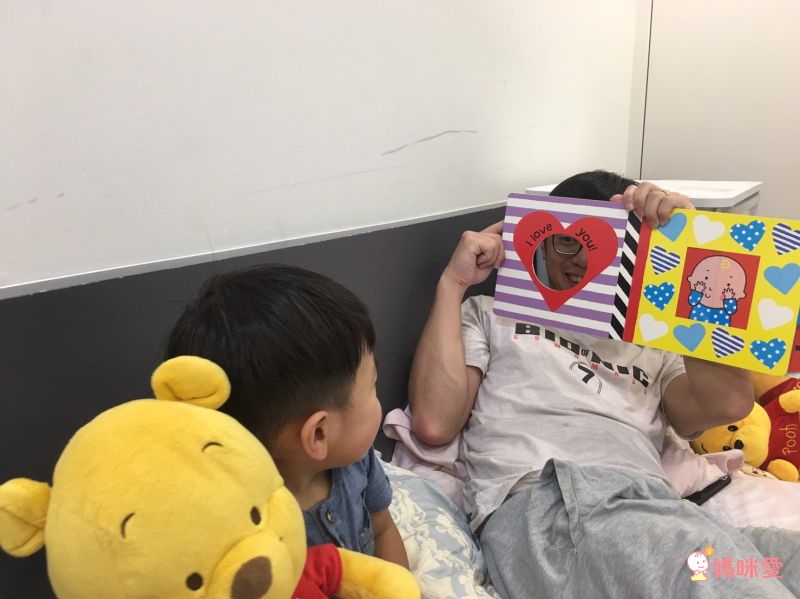 英文操作書特輯♚ 寶貝從小接觸英文的好法寶，英國童謠有聲書♬