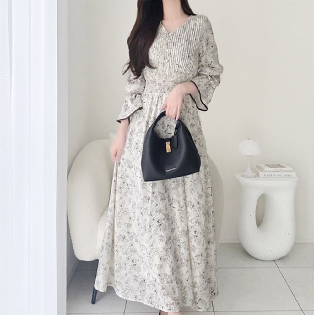 mily bilet 極致優美線條花卉喇叭袖洋裝-白