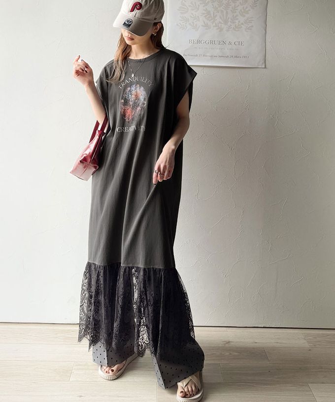 日本 Classical Elf - 下擺蕾絲酷感印花法式袖洋裝-檢查表