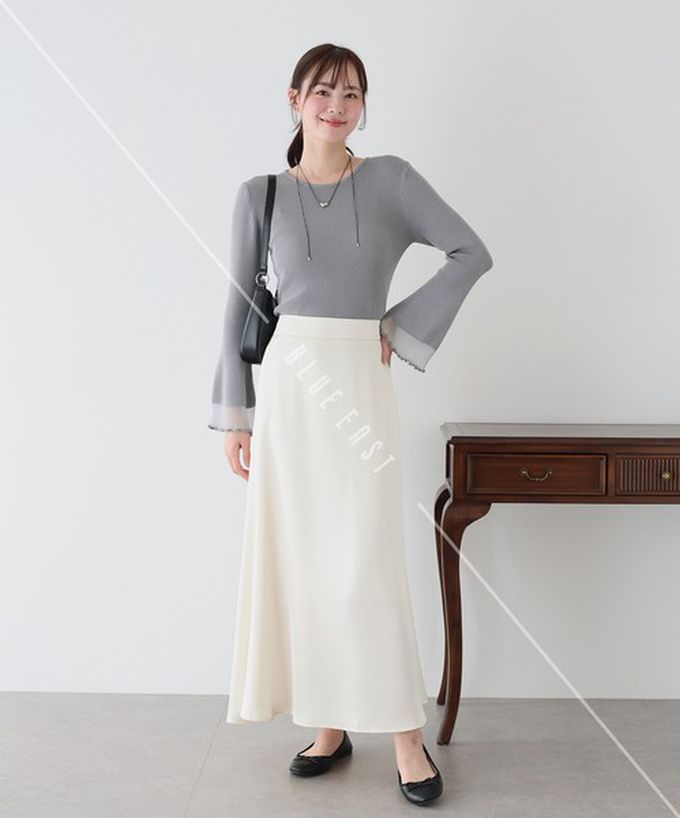 日本 BLUE EAST - 修身羅紋透膚層次喇叭長袖上衣-粉卡其