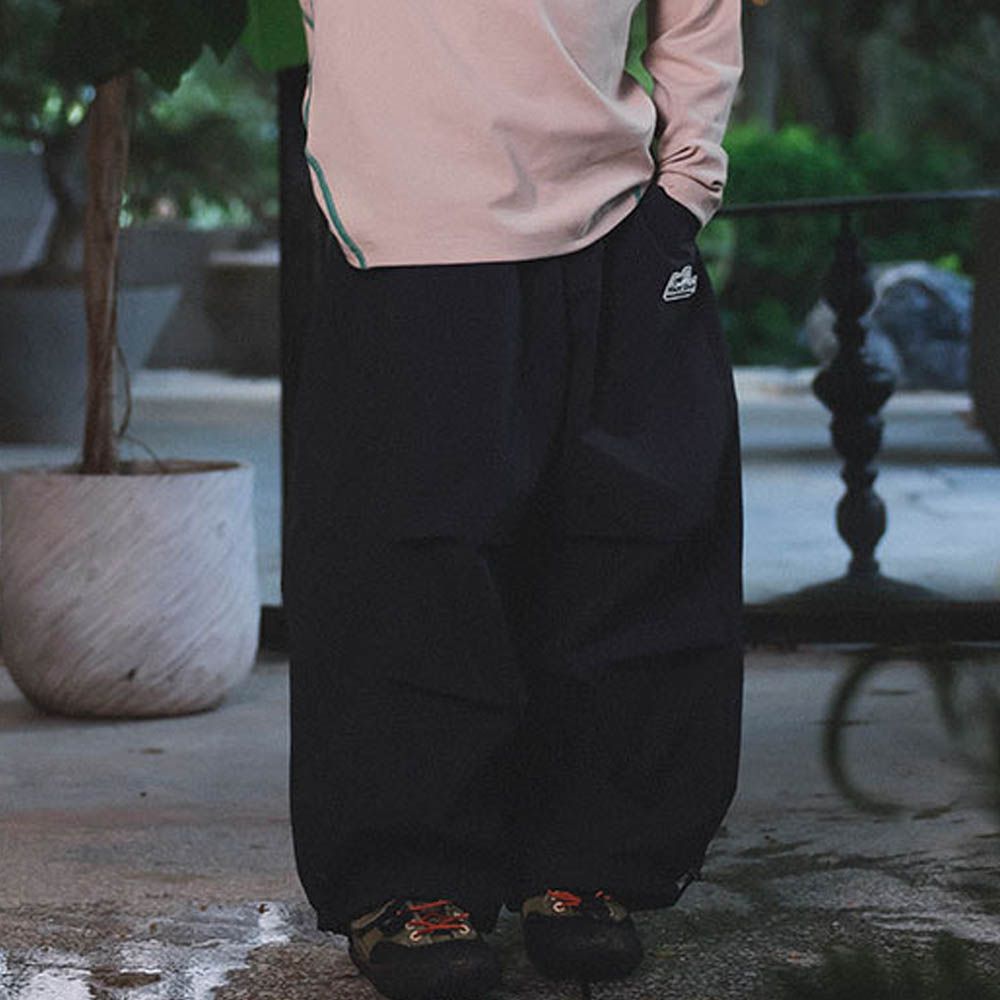 防潑水打褶休閒長褲-下擺抽繩-黑灰