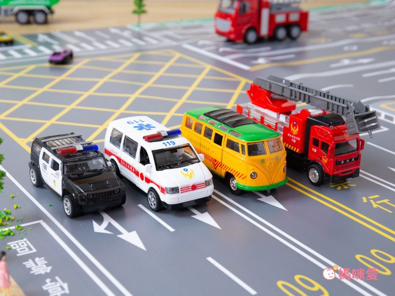 銅板價【擬真合金車】車車控寶千萬別錯過！