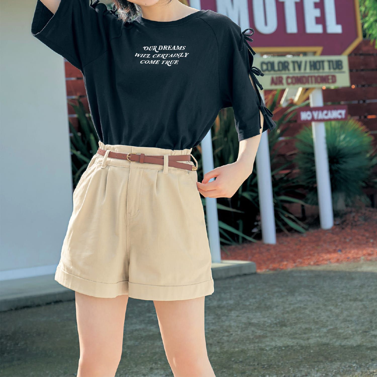 日本 Papel lapiz - 附皮帶腰荷葉邊休閒短褲(腰圍可調)-象牙米