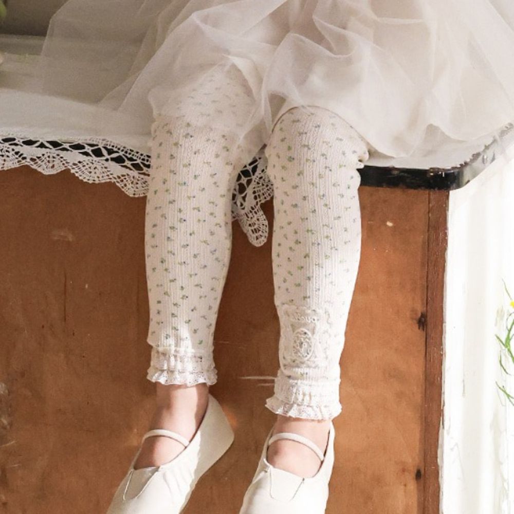 Puellaflo 鬆緊腰精緻蕾絲點綴彈力內搭褲-碎花-米