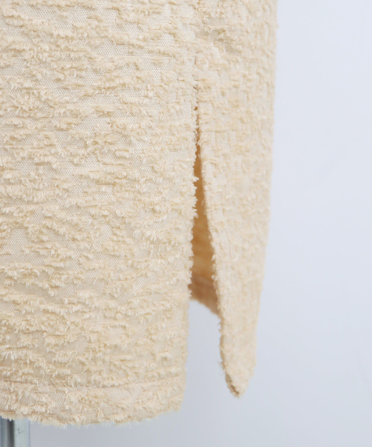 日本 BLUE EAST - 時尚抽鬚後綁帶泡泡袖洋裝-米杏