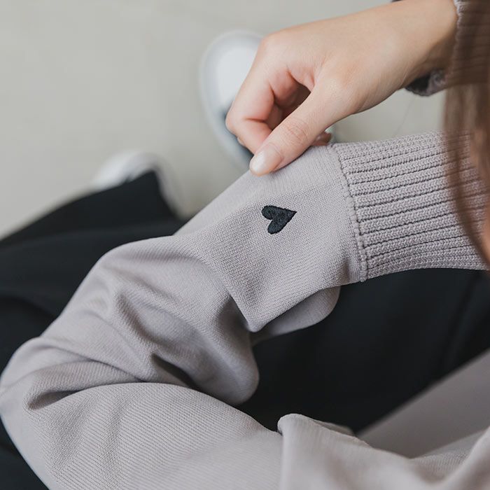 日本 ihuu - 酷甜愛心刺繡針織上衣-米杏