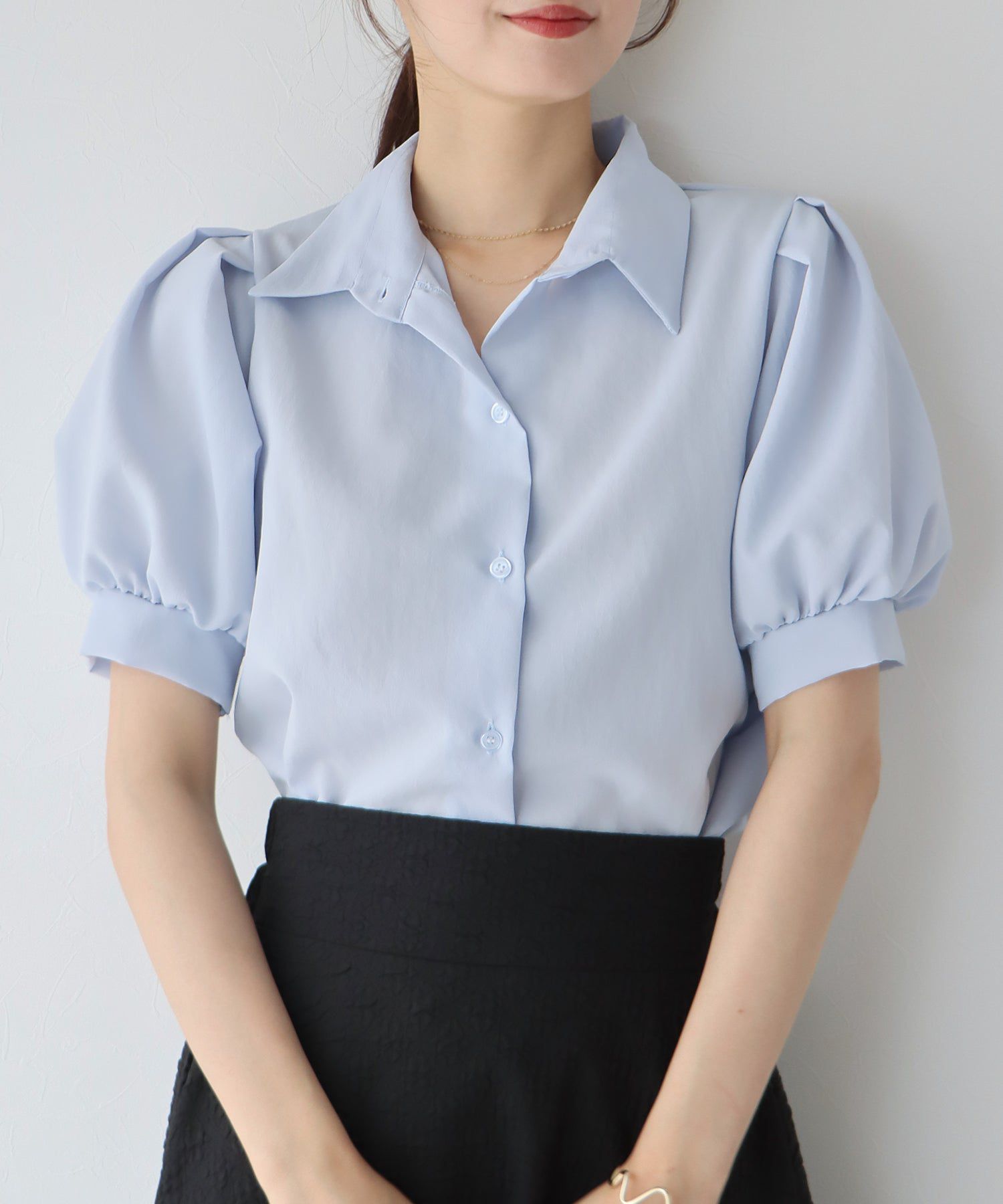 日本 BLUE EAST - 優雅百搭泡泡短袖襯衫-深藍