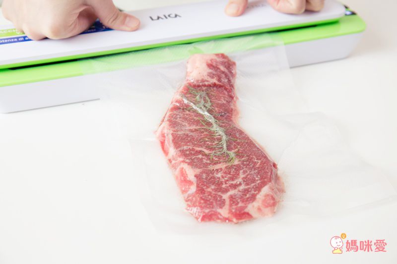 義大利 LAICA 萊卡 - 舒肥料理入門組合(低溫料理舒肥棒 SVC107+極輕巧真空包裝機 VT31150)