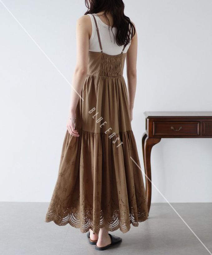 日本 BLUE EAST - 精緻雕花下擺迷人細肩帶洋裝-水藍