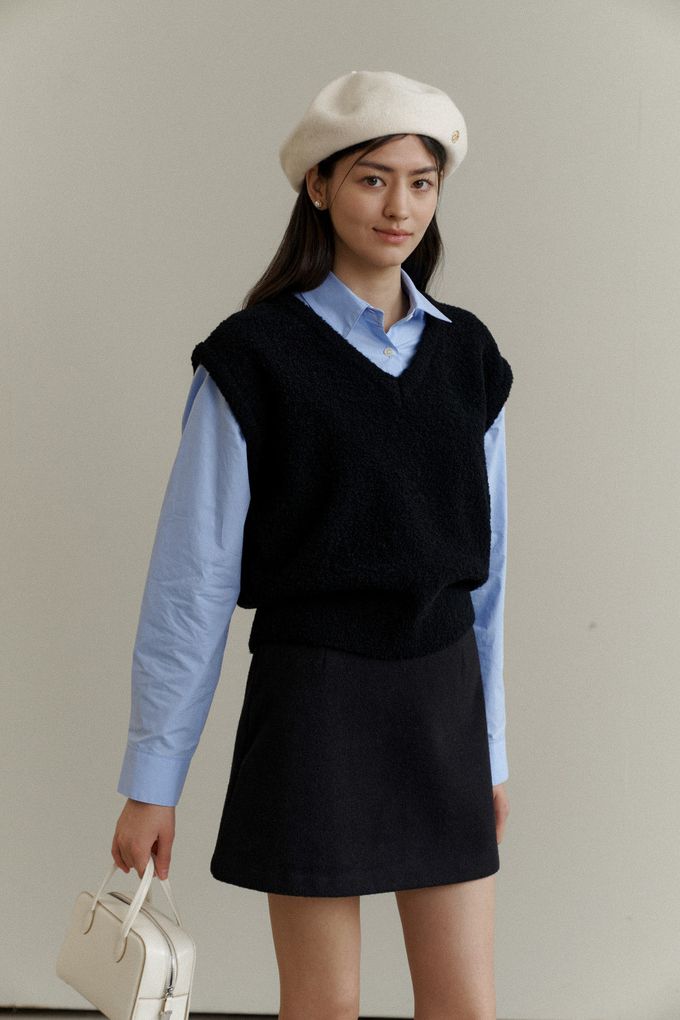 韓國女裝連線 - 極簡V領羊毛背心上衣-黑 (FREE)