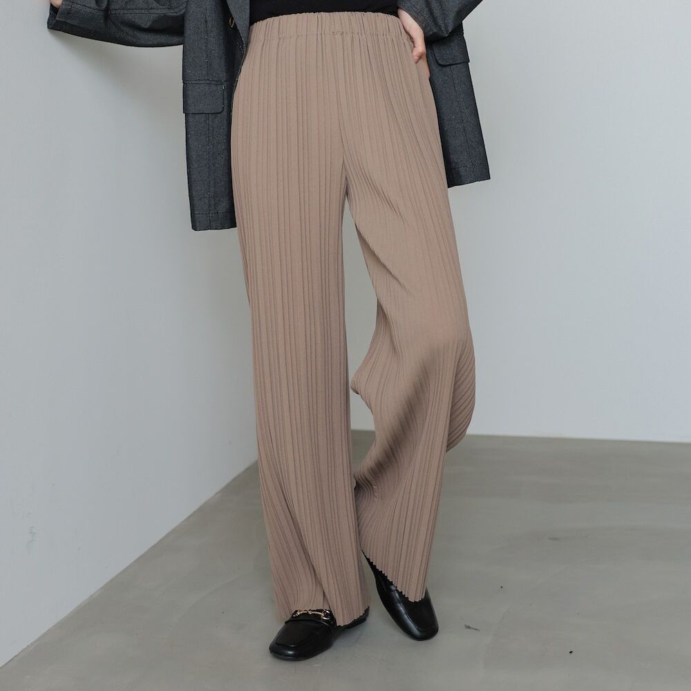 光澤修身細百褶舒適長褲-杏棕