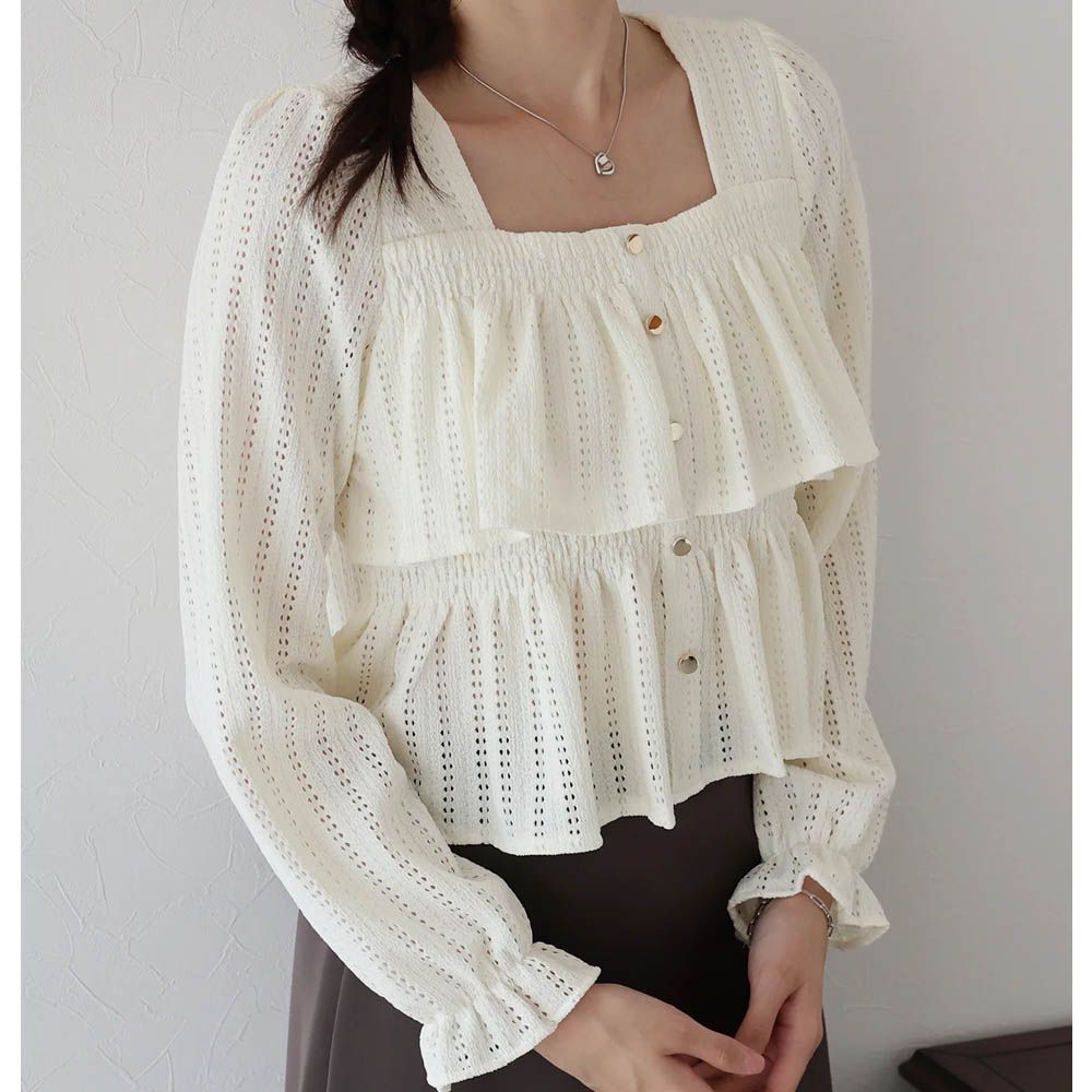 都會方領飄逸緹花層次長袖上衣-象牙白