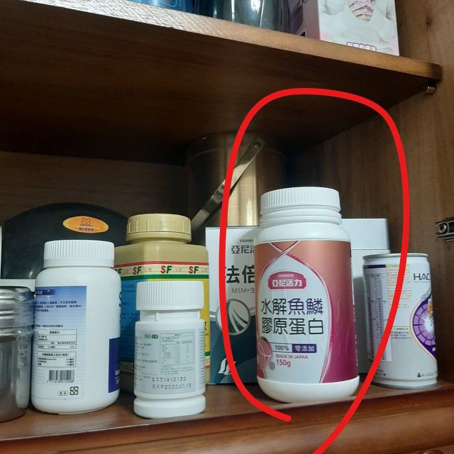 我是之前懷孕的時候開始吃亞尼活力膠原蛋白，因為成分很單純所以一直吃到退奶，胸型感覺還比較挺，奶沒退多少，但我生完後超勤勞在按摩、提胸，也開始學自己煮長胸部的料理來吃，豆漿加蛋、青木瓜燉排骨之類的，有保養真的有差