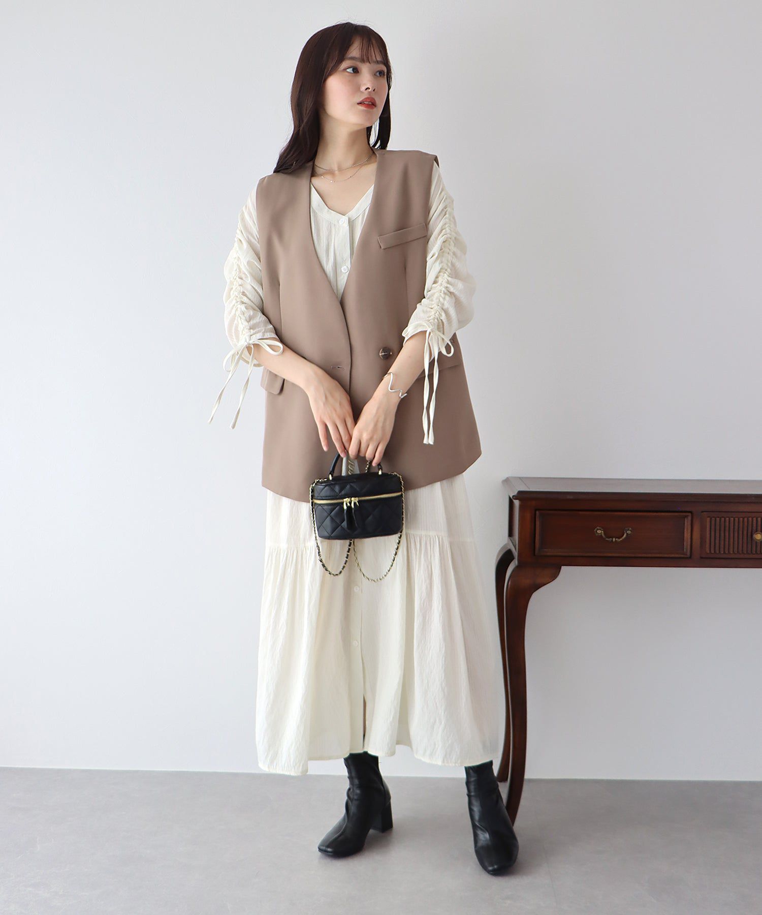 日本 BLUE EAST - 楊柳文藝抽繩長版襯衫-米杏